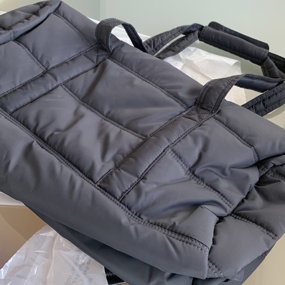 BNWT GYMSHARK PREMIUM LIFESTYLE BARREL GYM BAG NEW RELEASE ONYX GREY - Picture 6 of 9
